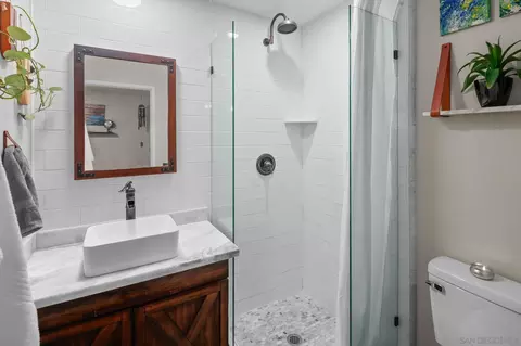 Bath - 952 W 5th Ave, Escondido, CA 92025 photo 1 of 4