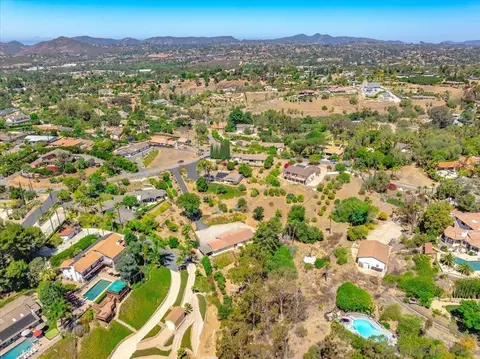 View/Area - 2650 Sunset Hls, Escondido, CA 92025 photo 6 of 8