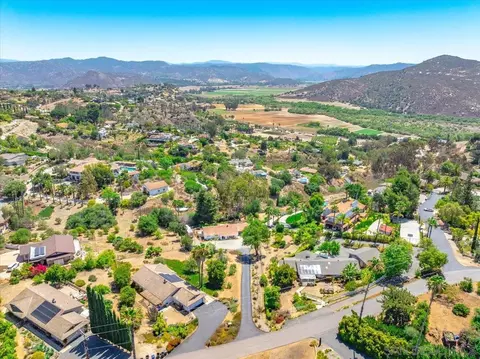 View/Area - 2650 Sunset Hls, Escondido, CA 92025 photo 3 of 8