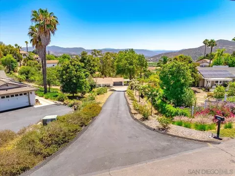 View/Area - 2650 Sunset Hls, Escondido, CA 92025 photo 4 of 8