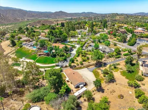 View/Area - 2650 Sunset Hls, Escondido, CA 92025 photo 5 of 8