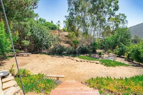 Exterior - 2650 Sunset Hls, Escondido, CA 92025 photo 5 of 13