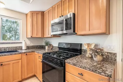 Kitchen - 2650 Sunset Hls, Escondido, CA 92025 photo 2 of 4