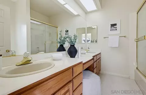 Bath - 17844 Joyas Ct, Poway, CA 92064 photo 3 of 7