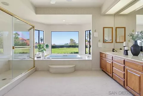 Bath - 17844 Joyas Ct, Poway, CA 92064 photo 4 of 7