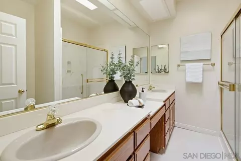 Bath - 17844 Joyas Ct, Poway, CA 92064 photo 7 of 7