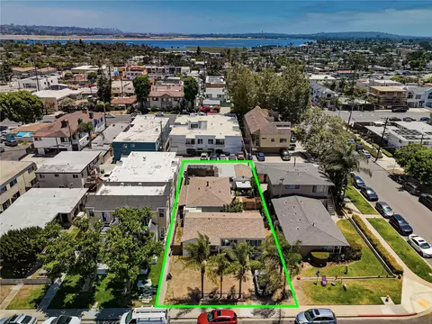 2109-11 Felspar St, San Diego, CA 92109