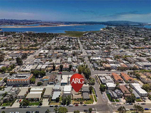 2109-11 Felspar St, San Diego, CA 92109