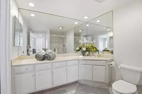 Bath - 73 Kingston Ct, Coronado, CA 92118 photo 1 of 2