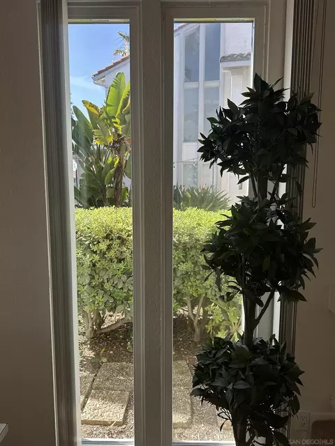 Entry Way - 73 Kingston Ct, Coronado, CA 92118 photo 3 of 4