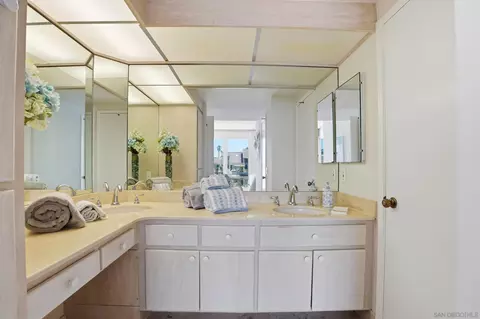Bath - 73 Kingston Ct, Coronado, CA 92118 photo 2 of 2