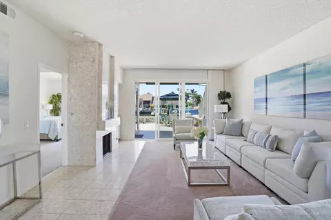 Living - 73 Kingston Ct, Coronado, CA 92118 photo 2 of 5