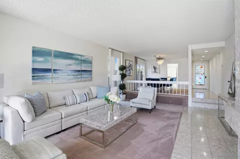 Living - 73 Kingston Ct, Coronado, CA 92118 photo 3 of 5