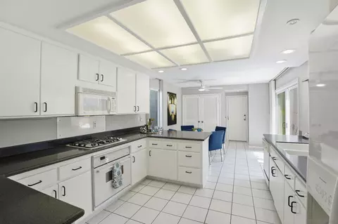Kitchen - 73 Kingston Ct, Coronado, CA 92118 photo 3 of 5