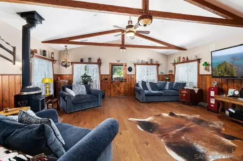 Living - 23895 Ladrido, Ramona, CA 92065 photo 3 of 5