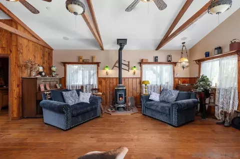 Living - 23895 Ladrido, Ramona, CA 92065 photo 2 of 5