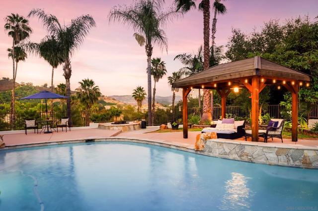 2110 Campo Pl, Escondido, CA 92027