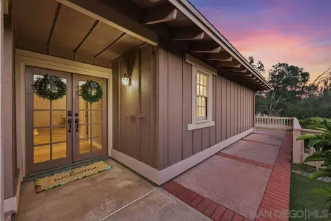 8635 Circle R Vly, Escondido, CA 92026