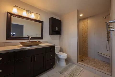 Bath - 444 Avalon Dr, Vista, CA 92084 photo 2 of 4