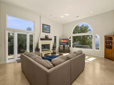 Living - 17922 Sierra Cielo Ln, Jamul, CA 91935 photo 3 of 9