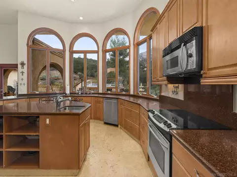 Kitchen - 17922 Sierra Cielo Ln, Jamul, CA 91935 photo 3 of 4