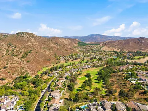 View/Area - 3159 Willow Crk, Escondido, CA 92027 photo 10 of 12
