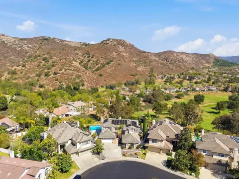 View/Area - 3159 Willow Crk, Escondido, CA 92027 photo 2 of 12