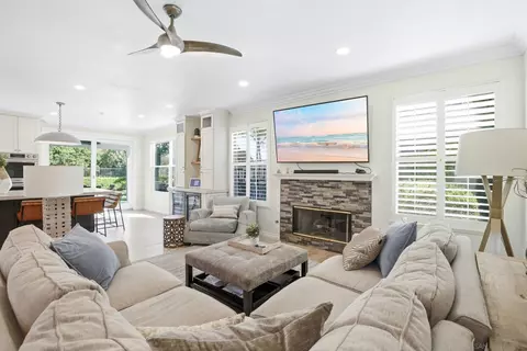 Living - 3159 Willow Crk, Escondido, CA 92027 photo 5 of 7