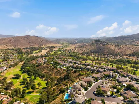 View/Area - 3159 Willow Crk, Escondido, CA 92027 photo 11 of 12