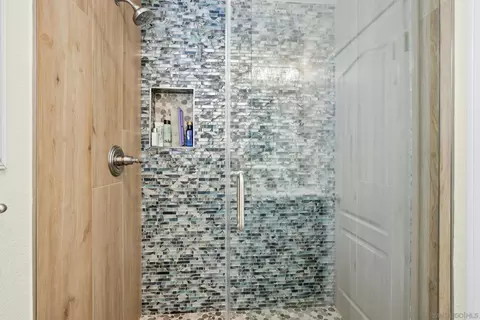 Bath - 3159 Willow Crk, Escondido, CA 92027 photo 2 of 6