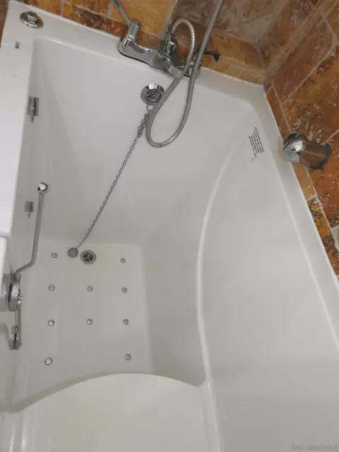 Bath - 1069 Woodhaven Dr, Spring Valley, CA 91977 photo 6 of 6