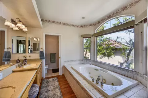 Bath - 15546 Calistoga Dr, Ramona, CA 92065 photo 2 of 3