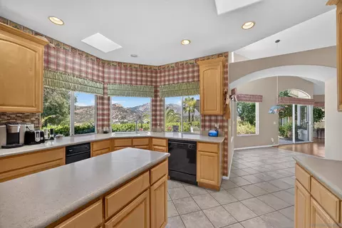 Kitchen - 15546 Calistoga Dr, Ramona, CA 92065 photo 3 of 4