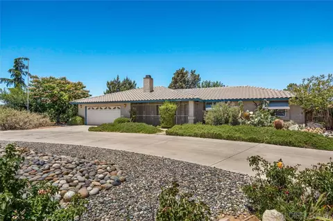 12450 Algonquin, Apple Valley, CA 92308 photo 2