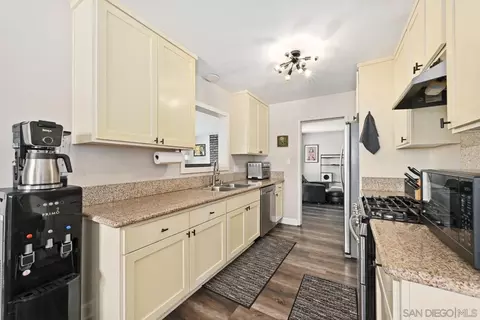Kitchen - 1500 S Citrus Ave, Escondido, CA 92027 photo 2 of 3