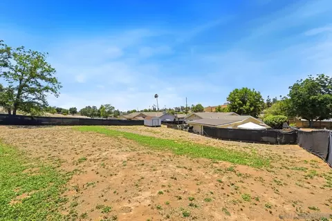 Exterior - 1500 S Citrus Ave, Escondido, CA 92027 photo 5 of 8