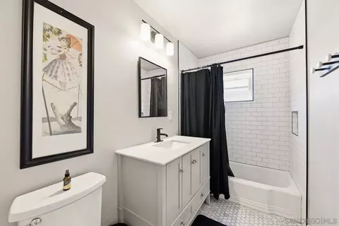 Bath - 1500 S Citrus Ave, Escondido, CA 92027 photo 1 of 3