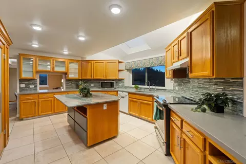 Kitchen - 16997 Sky Valley Dr, Ramona, CA 92065 photo 1 of 5