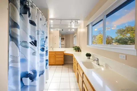 Bath - 16997 Sky Valley Dr, Ramona, CA 92065 photo 4 of 9