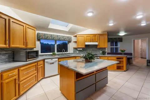 Kitchen - 16997 Sky Valley Dr, Ramona, CA 92065 photo 4 of 5