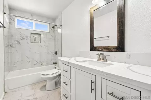 Bath - 15773 Oak Valley Rd, Ramona, CA 92065 photo 2 of 2