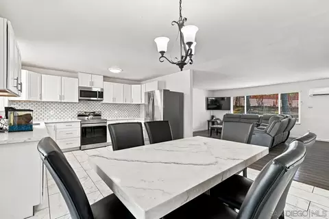 Dining - 15773 Oak Valley Rd, Ramona, CA 92065 photo 2 of 2
