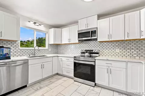 Kitchen - 15773 Oak Valley Rd, Ramona, CA 92065 photo 2 of 3