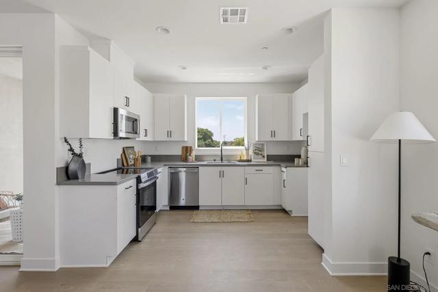 201 Sarina Ln, San Marcos, CA 92069
