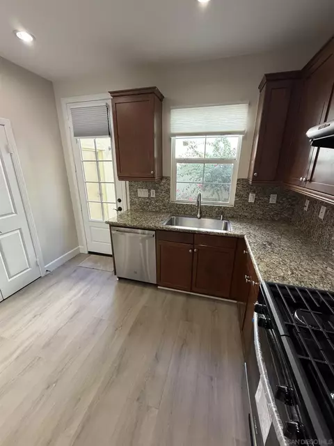 Kitchen - 882 Sunset Pl, Diamond Bar, CA 91765 photo 2 of 3