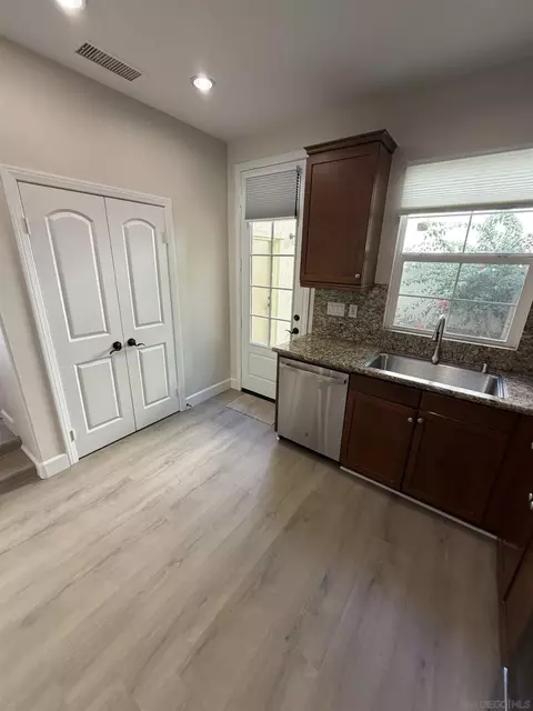 Kitchen - 882 Sunset Pl, Diamond Bar, CA 91765 photo 3 of 3