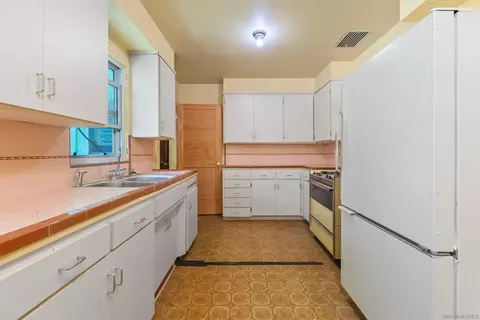 Kitchen - 2439 Patterson Rd, Escondido, CA 92027 photo 1 of 4