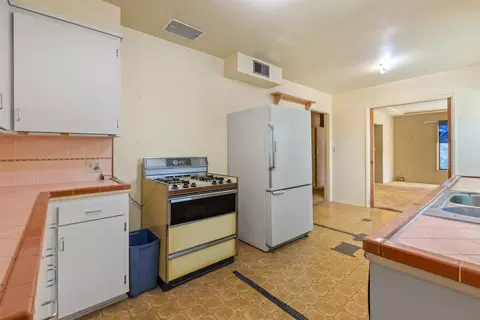 Kitchen - 2439 Patterson Rd, Escondido, CA 92027 photo 3 of 4