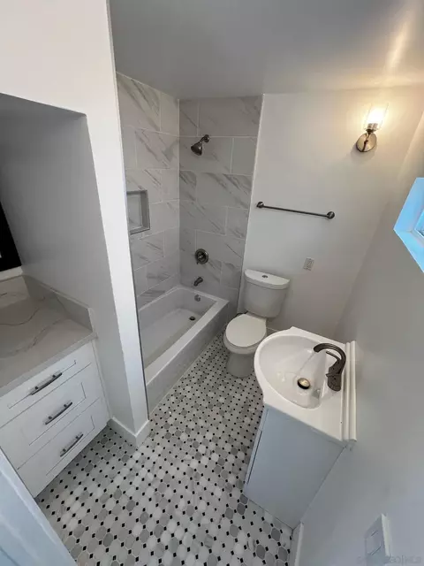 Bath - 525 S Freeman St, Oceanside, CA 92054 photo 2 of 3