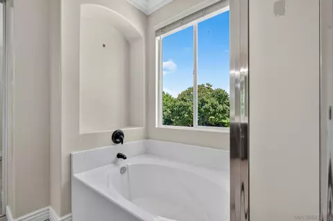 Bath - 27691 Sonora Cir, Temecula, CA 92591 photo 4 of 6